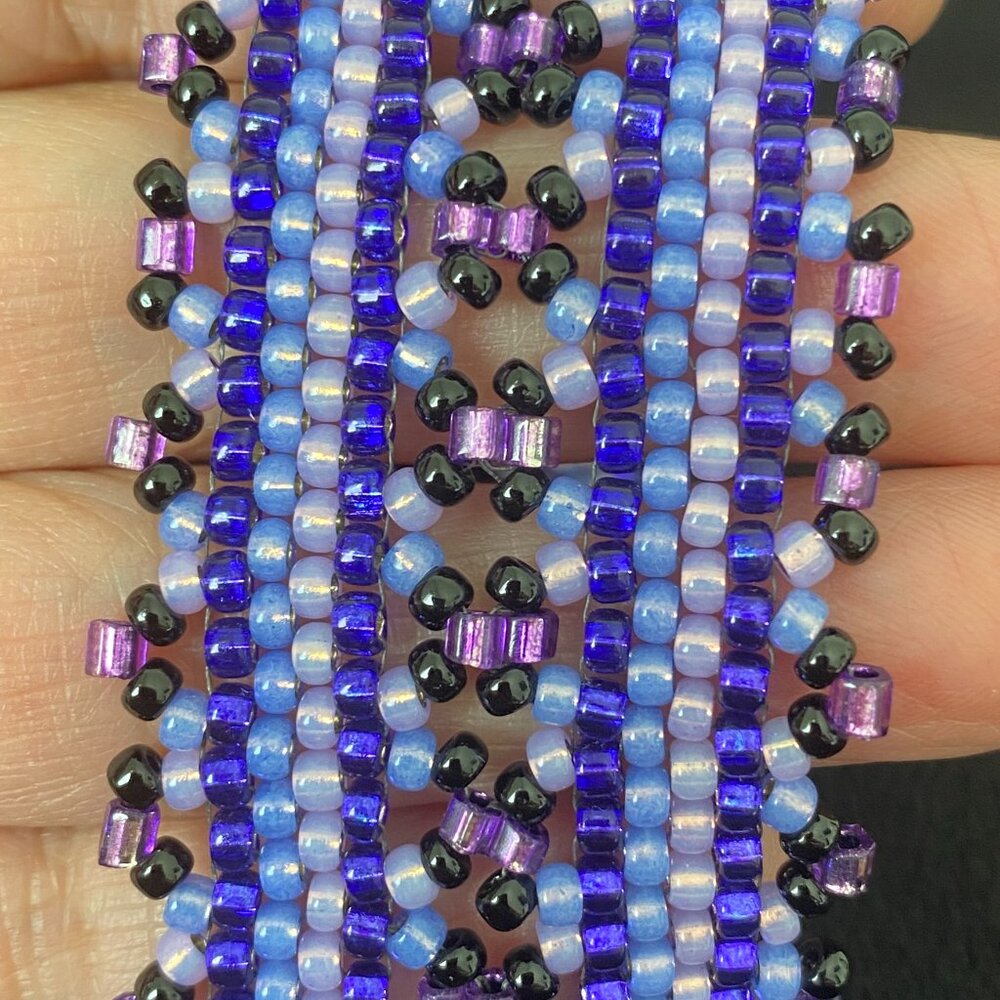 Handmade Beaded Bracelet Shades of Purple 7 Inches Long - Picture 7 of 12